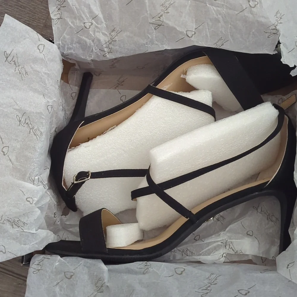 Thalia Sodi Sandals Black Strappy  Gold Hardware Darria Style - Picture 3 of 7